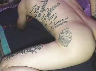 doggy, äußerste, anal-sex, spielzeug, schwarz, dildo, fetisch, nahaufnahme, arschloch, tattoo