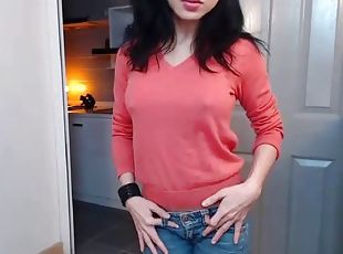Sexy thai slut masturbation on live cam