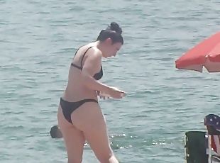 Hot curvy MILF beach voyeur video