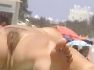Homemade video of the pussy getting nice suntan on the beach