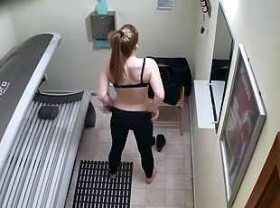 Teen playing with pussy in solarium tube