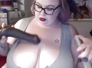 Curvy hot girl masturbating