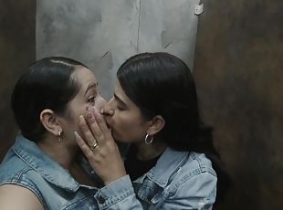Horny Lesbians Have Fun In A Bathroom In The Mall In Cucuta Colombia - Porn In Spanish