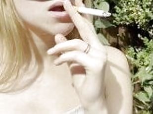 na-verejnosti, amatérske, teenagerské, blondýna, fetišistické, fajčenie-smoking