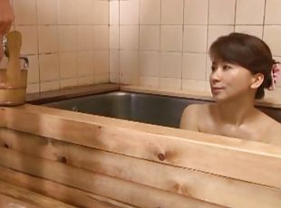 Reiko Makihara Fucking In The Bath and Giving Blowjob