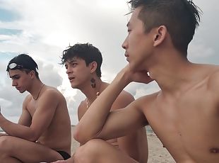 asiatique, en-plein-air, anal, interracial, fellation-profonde, plage, trio, brunette, tatouage