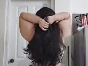Chubby Latina shaking her ass