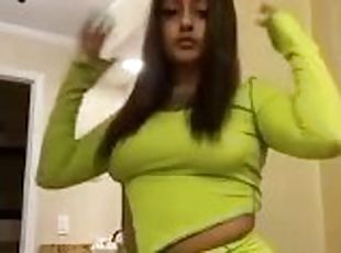 Sexy Latina twerking to reggaeton