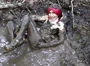 messy trap cosplay lover Maki bride soiling her dress and masturbating in the mud