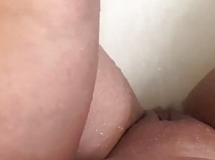 klitoris, onani, orgasme, squirt, amatør, fingret, pov, blond, alene