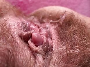 klitoris, zarastené, masturbácia, orgazmus, pička, striekanie-squirt, amatérske, pov, sólo, priblíženie