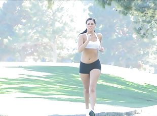Sporty Harper shows her tits while jogging in a park