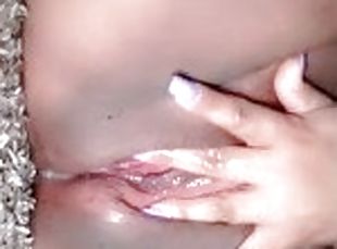 Fat wet pussy upclose!!