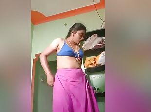 Sexy Telugu Bhabhi Give Handjob