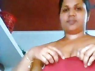Malayali Aunty Mula Thazhukal Video