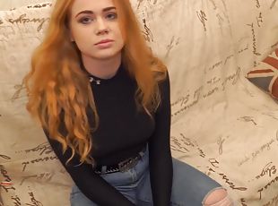 russisk, rødhåret, sofa, jeans