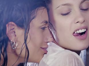 Erotic Lesbian Sex in Shower Julia Roca - Nikita Bellucci Summer Memories