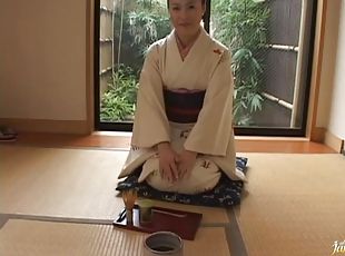 Japanese babe spreads her legs to be licked and fucked in missionary