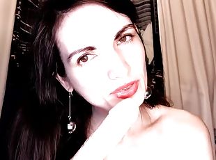 Brunette amateur hottie with make up sucks big dildo in front of her webcam