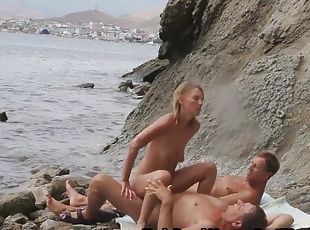 Threesome Sex Blond Hair Babe Housewife Coition Nudist Beach Spycam