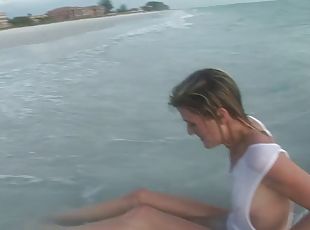 Kinky slim blonde shows her wet body on a beach in outdoor solo clip