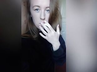 Amateur hottie loves smoking and masturbating