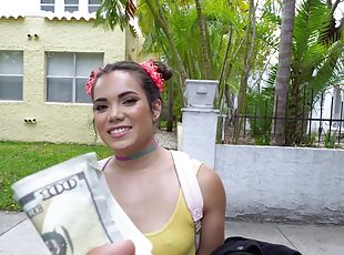 Chick enjoys cash for sex
