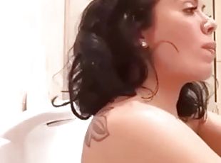 mandi, payudara-besar, blowjob-seks-dengan-mengisap-penis, bokong, mandi-shower, seorang-diri