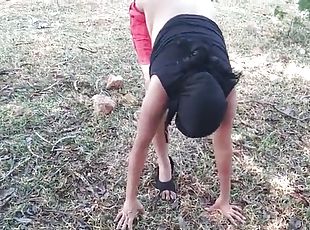 Muslim bhabhi in public garden me nange hokar yoga karte flee