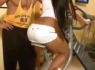 Raven-haired babe fucks and gets cum on her tits in the gym