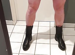 Sissy Laura hard cumshot in full Leather Outfit and boots