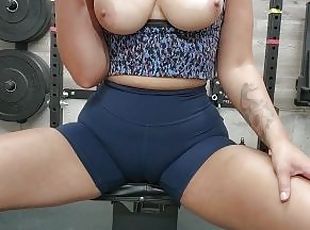 MILF In Pigtails Showing Off Her Ultimate Skills While Wearing Spandex At Gym