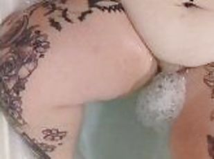 Bathtub pussy eating pov - how long can you hold your breath?