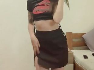 Perfect body in sexy skirt????